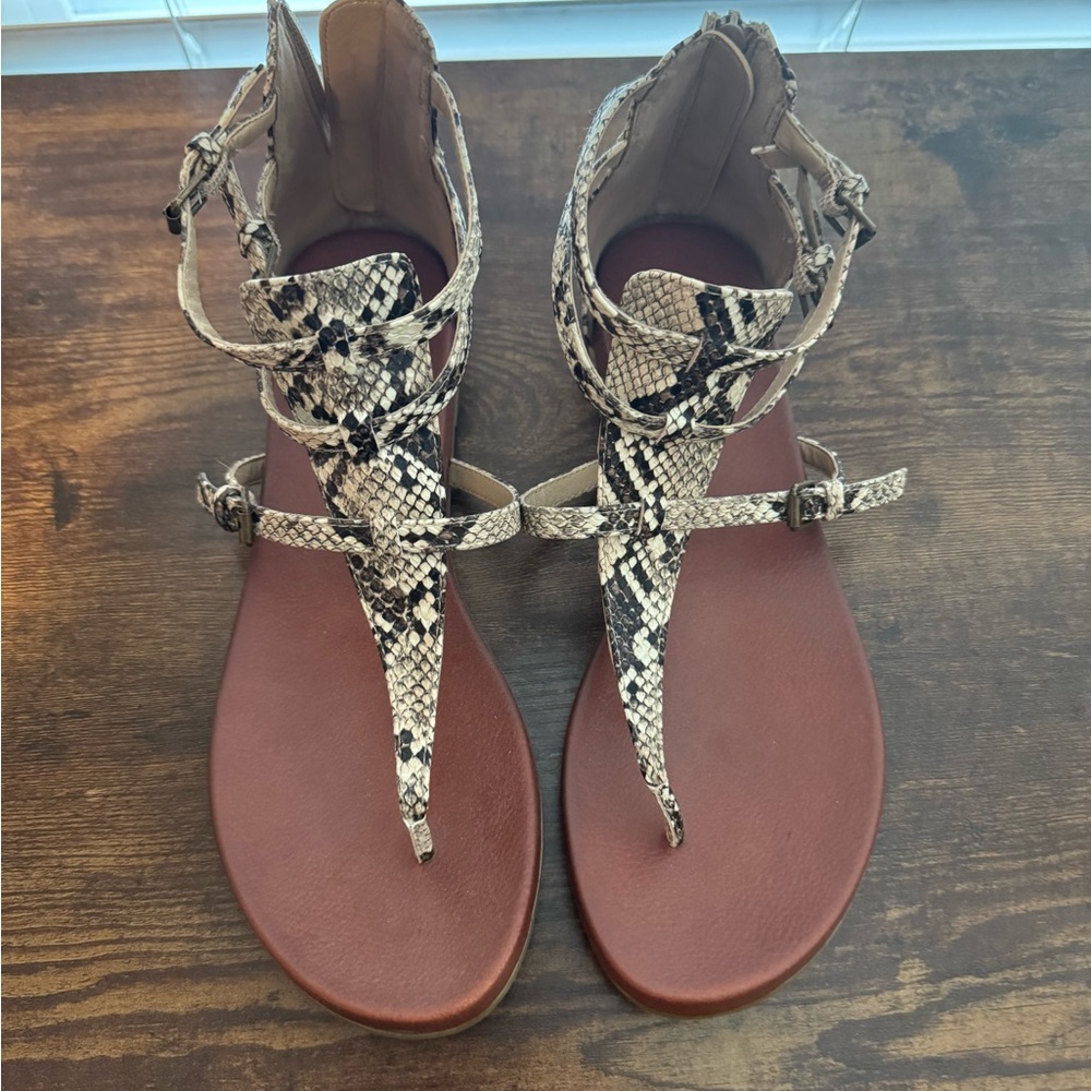 Mia sandals | beige and black snake print
